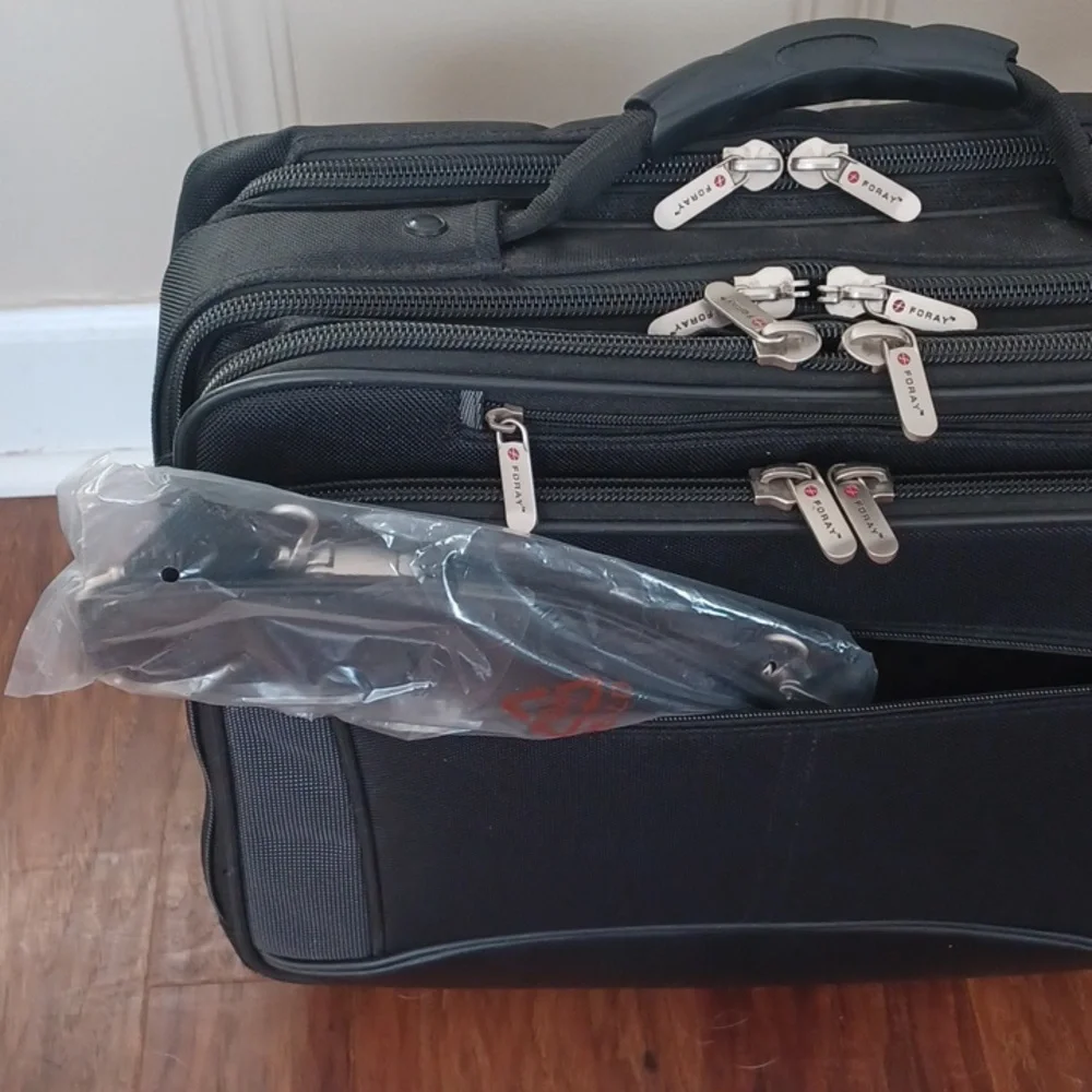 Foray Rolling Laptop/Computer/Pilot/Flight Travel Bag. Multiple Partitions - Picture 6 of 16